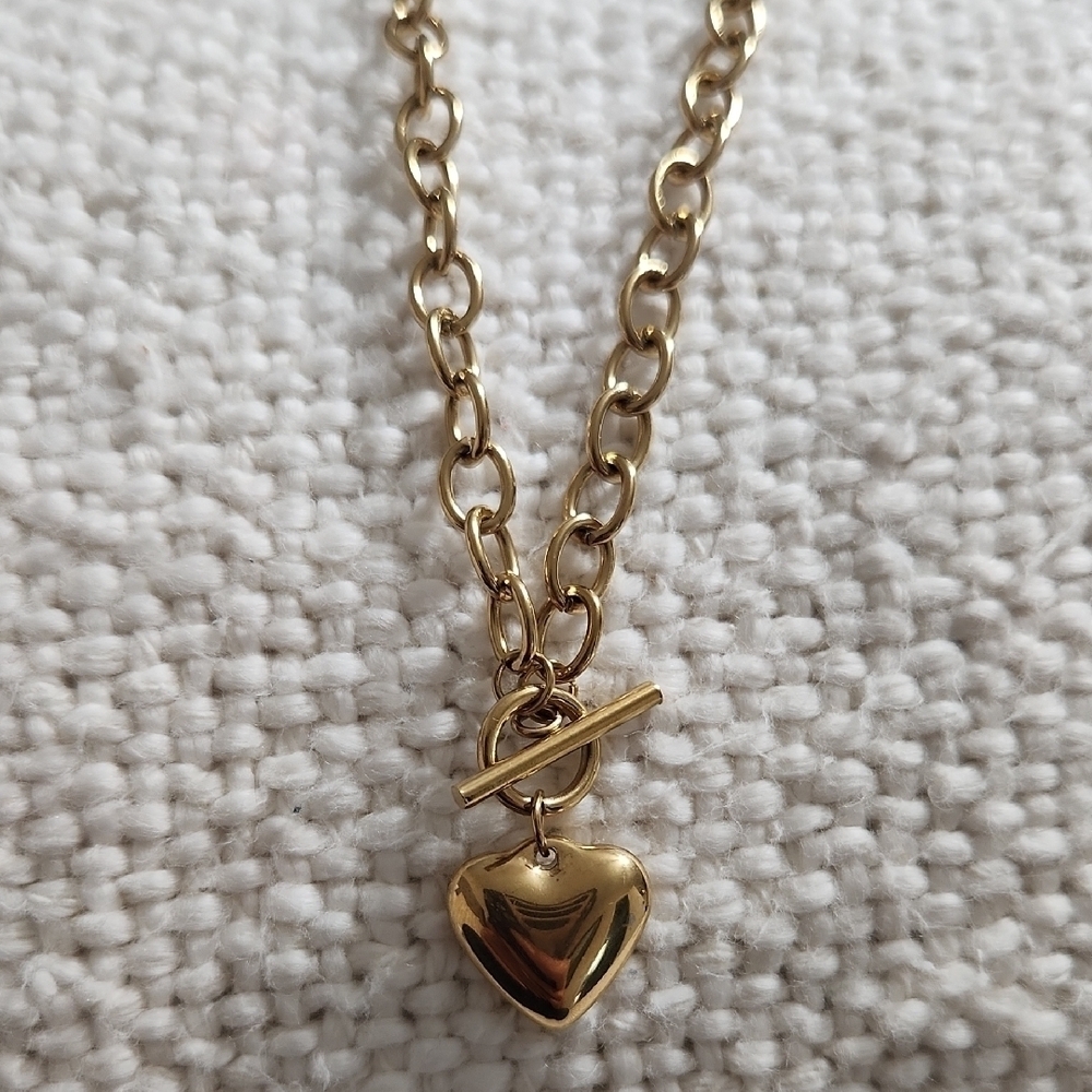 Gold Heart Pendant Necklace - Picture 3 of 6